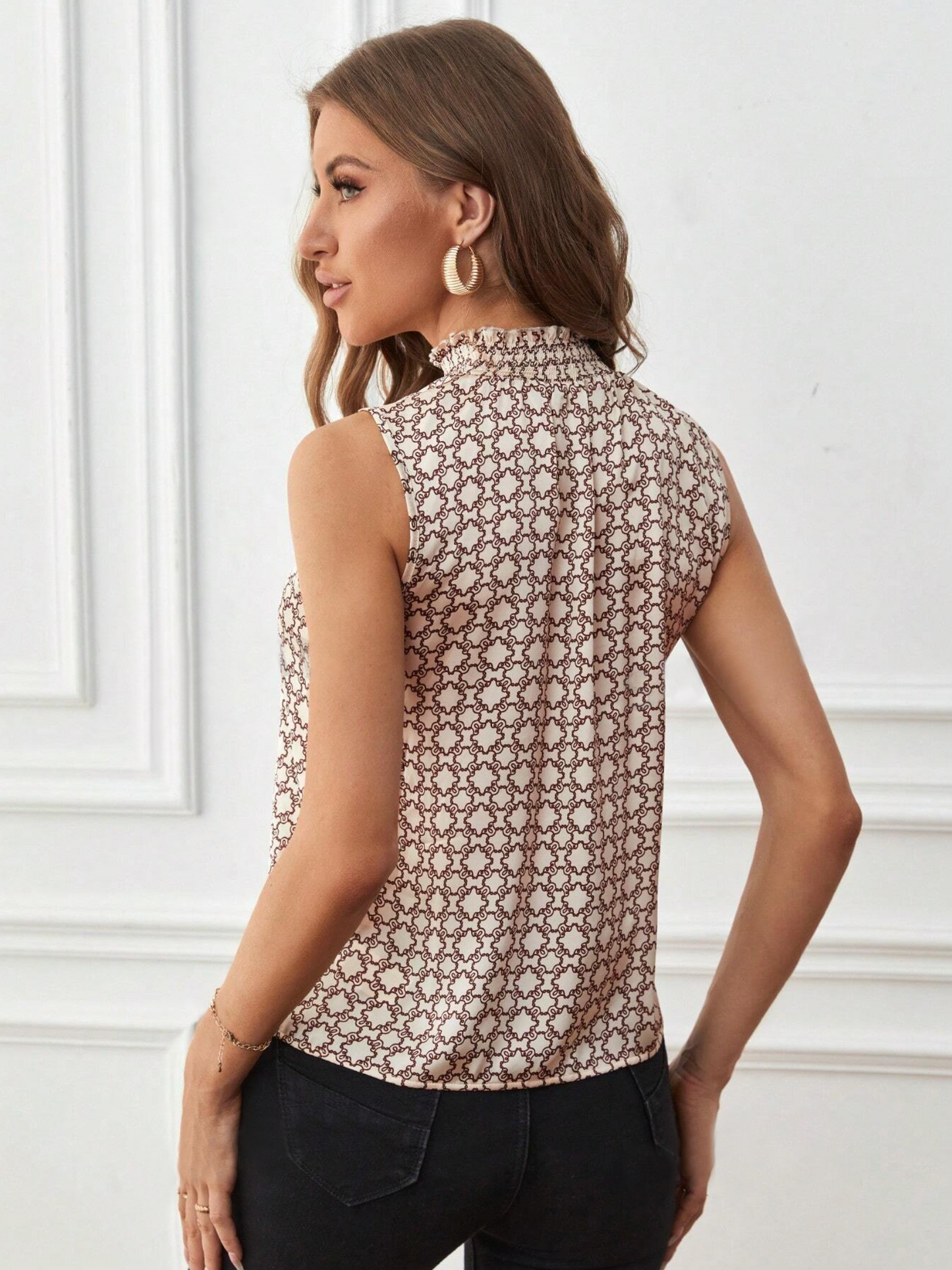 Blusa con estampado ribete fruncido de cuello alto