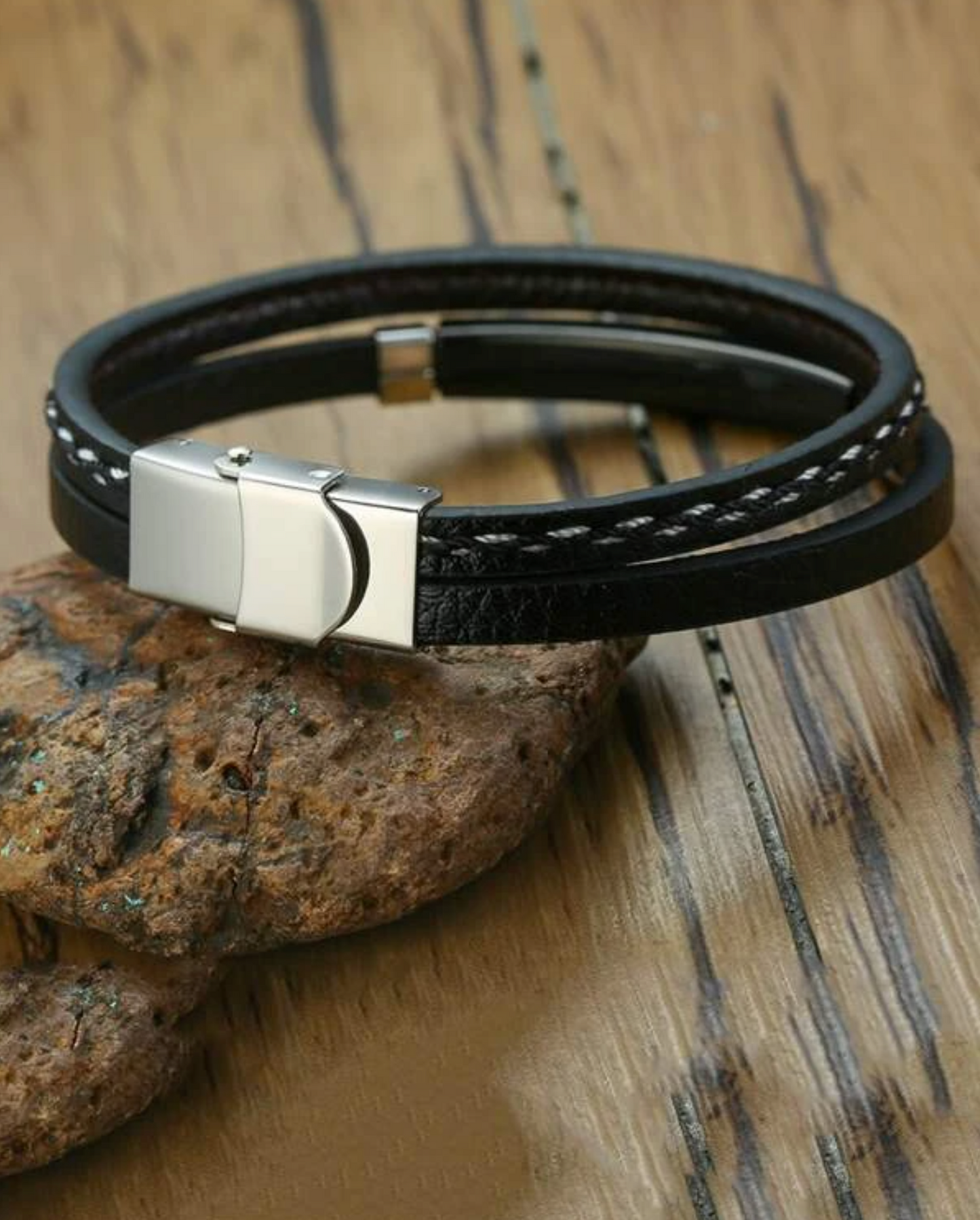 Pulsera de acero inoxidable con detalle de trenza para hombre a la moda