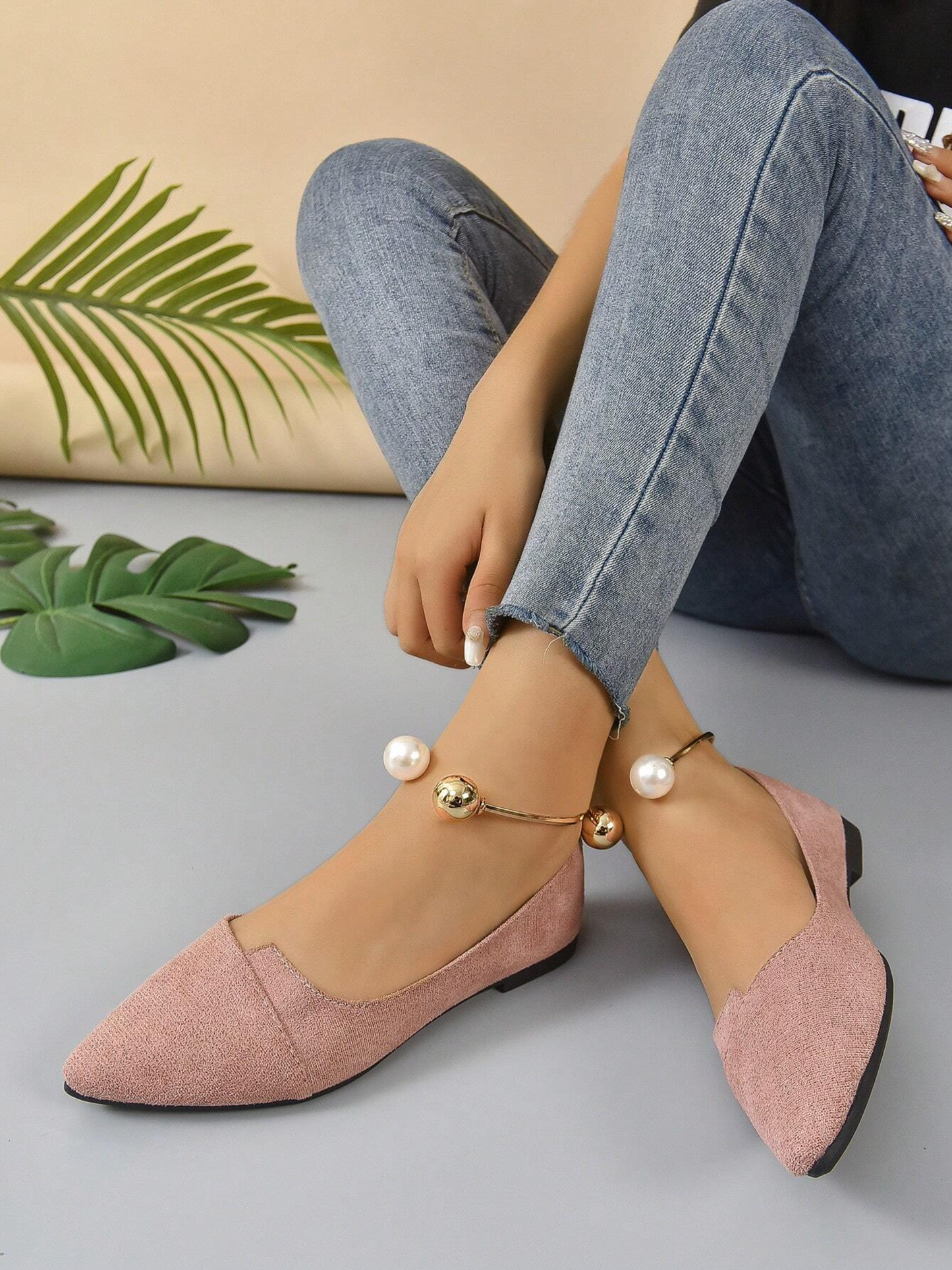 Zapatos Rosa Loto de Mujer con Punta Fina y Elegante Detalle de Anillo Metálico