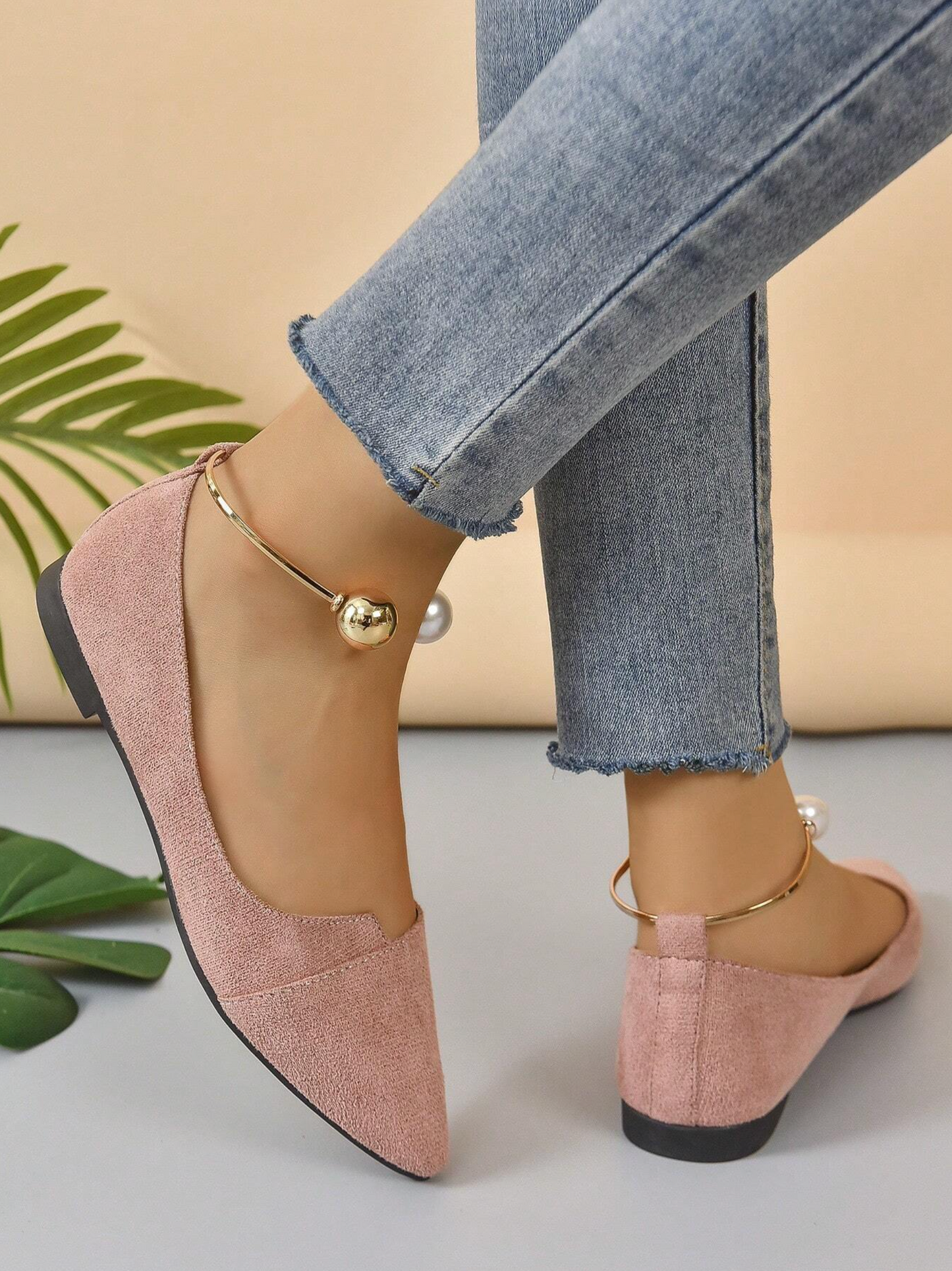 Zapatos Rosa Loto de Mujer con Punta Fina y Elegante Detalle de Anillo Metálico