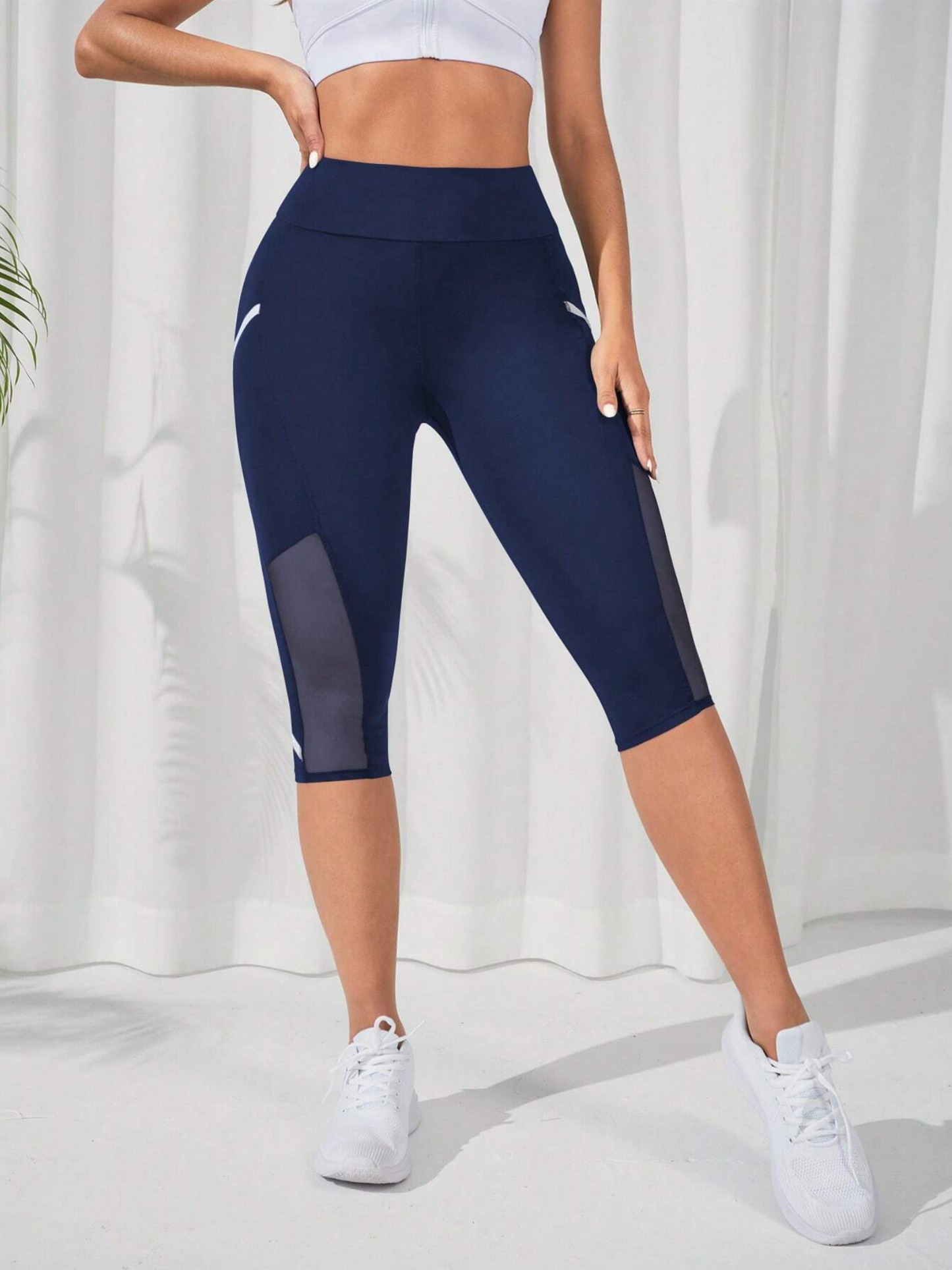 Leggings Deportivos Capri con Detalles de Malla en Contraste