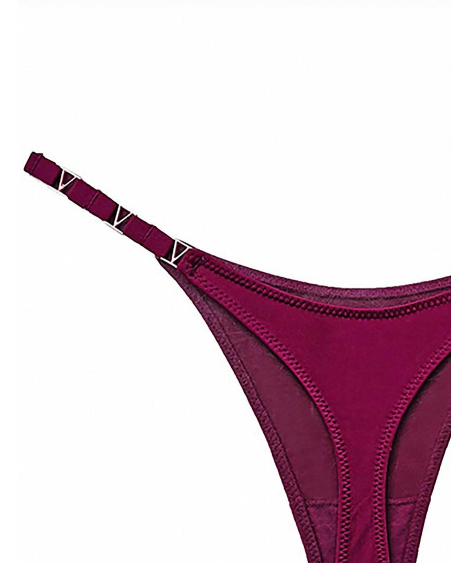 Tanga Estilizada con Detalle de Anillo Rojo Rosa