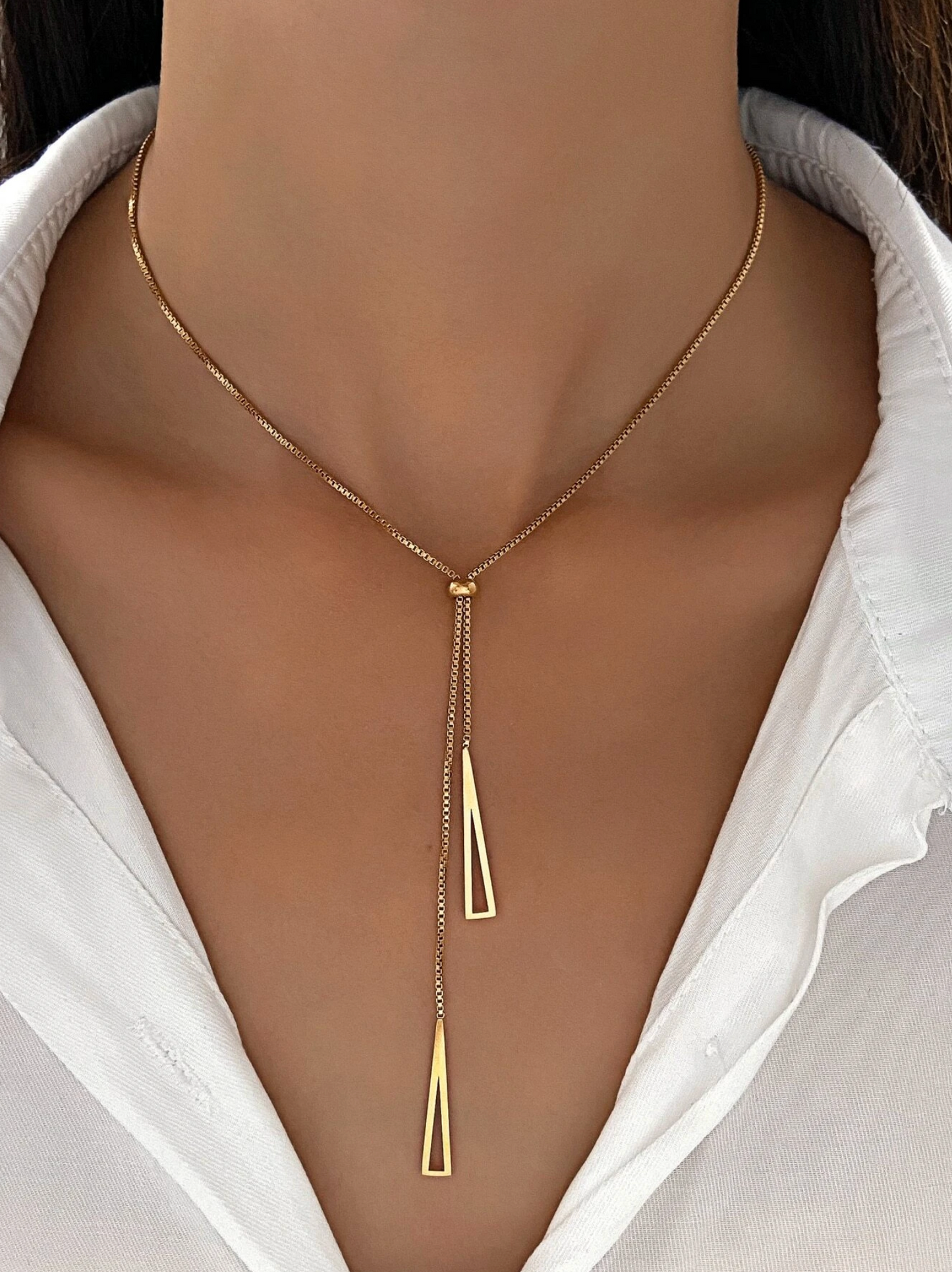 Collar Lariat de Acero Inoxidable con Dije Triangular: ¡Elegancia y Estilo en una Pieza!