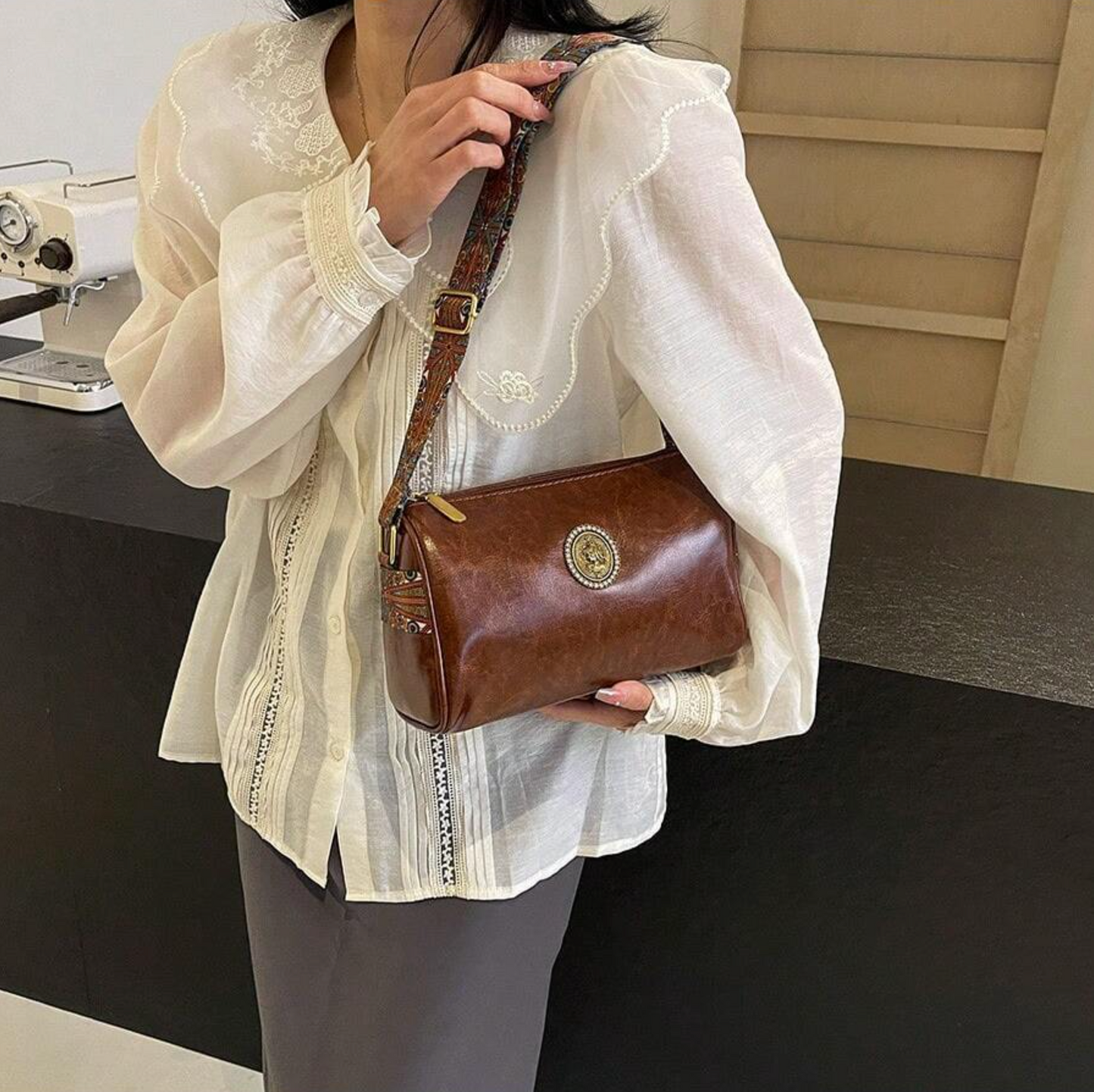 Bolso Cilíndrico Elegante para Mujeres - Versátil y de Moda